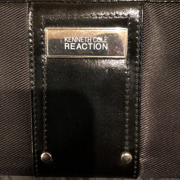 Kenneth Cole Reaction Black Billfold Wallet - Picture 1 of 7